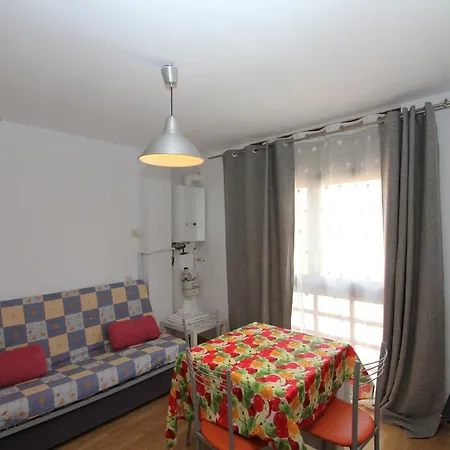 Zodiac Apartment *