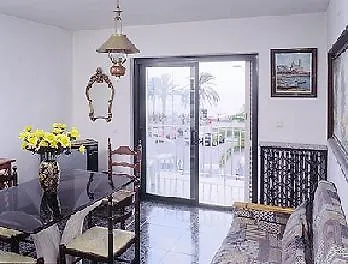Zodiac Apartment *